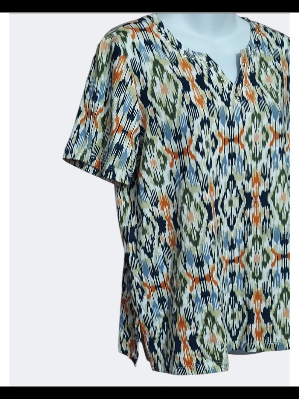 NWT Alfred Dunner Lake Tahoe Ikat-Print Short Sleeve Jeweled Split-Neck Top SM - Picture 2 of 5